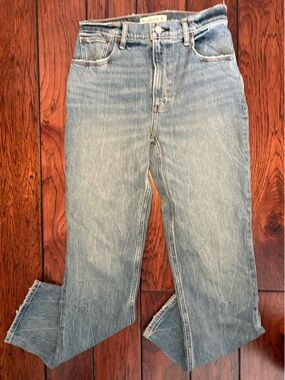 Abercrombie ‘90s Straight Ultra High Rise Jeans
